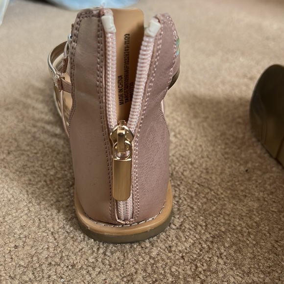 Kids Size 4 Ankle Strap Sandals Gold and Rose Gold - Picture 8 of 9